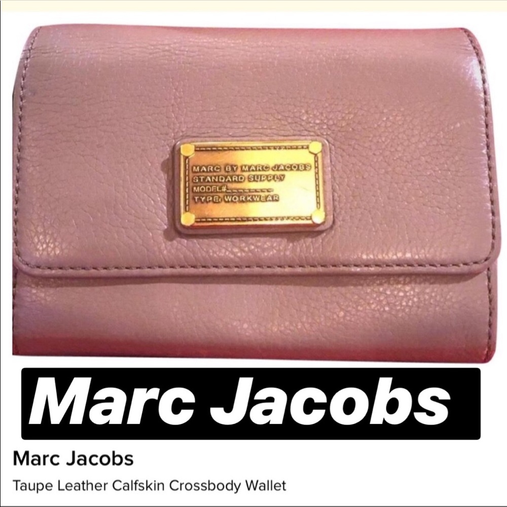 MARC JACOBS TAUPE GREY LEATHER WALLET CROSSBODY